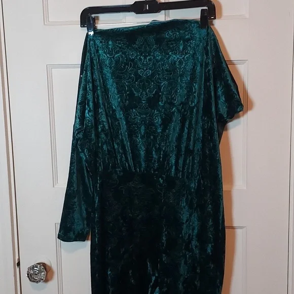 Fashion Nova Velvet Jumpsuit in Hunter - Picture 15 of 16